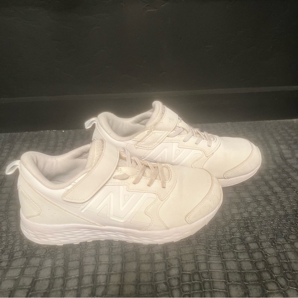 New Balance boys shoes Size: US 5 color white